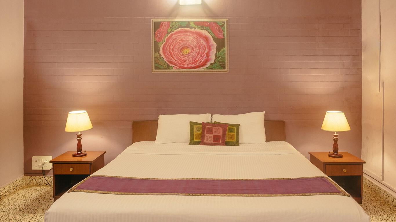 Hanu Reddy Residences Wallace Garden