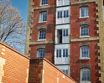Ennios Boutique Hotel - Southampton - Building