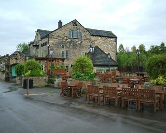 Premier Inn Huddersfield North - Huddersfield - Budova