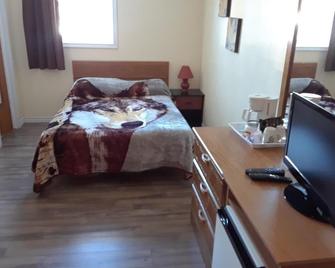 Mountain View Motel - Barry's Bay - Bedroom