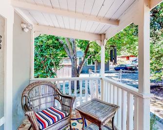 Tranquil Haven Cottage Retreat - San Rafael - Balcony