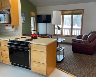 10.7 mi to Targhee Ski resort, 360inch snow, This is your Favorite Place 2 stay - Driggs - Kitchen