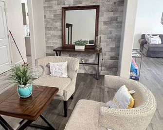 Summer home with diving pool 30 day minimum rental - Phoenix - Stue