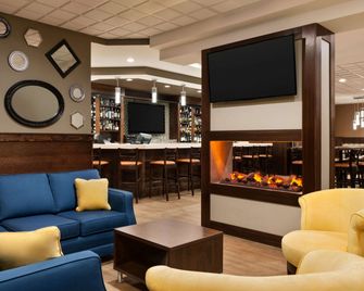 Travelodge Hotel by Wyndham Saskatoon - ססקאטון - בר