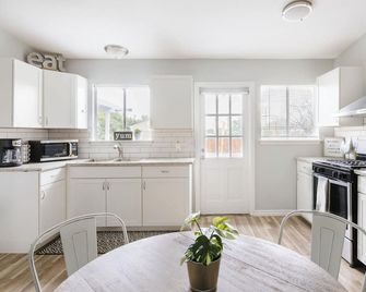 Cozy Home Mins From Randolph Afb, Airport, & More! - Universal City - Cocina