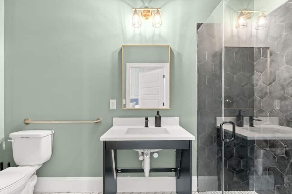 Trendy Spacious Condo, Walk to Coffee and Restaurants - Nashville - Bathroom