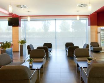 Holiday Inn Express Madrid - Getafe By IHG - Хетафе - Лоббі