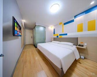 7 Days Inn Xian Xishaomen Laodong Road Subway Station Branch - Xian - Kamar Tidur