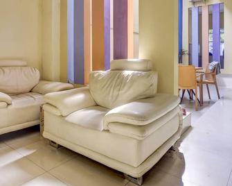 OYO 3964 Indah Residence Syariah - Jakarta - Living room