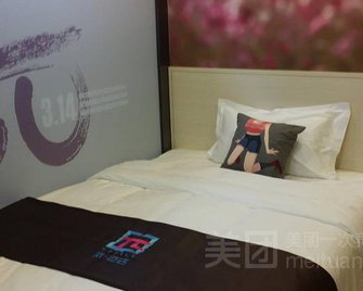 Pai Hotel Suining Nanmen Coach Station - Suining - Bedroom