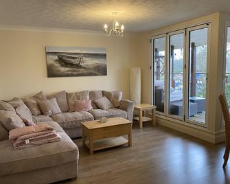 Waterfront House In The Heart Of St Neots - St. Neots - Wohnzimmer