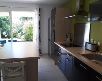 Charming apartment near Cassis located between the sea and the hills 1.2 km from the beaches - La Ciotat - Kuchnia