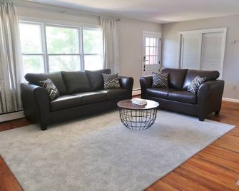 Home in Allentown | Dorney Park | 3 Bedroom - Allentown - Living room