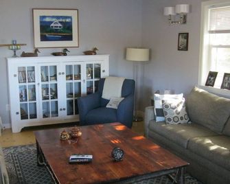New Beam construction house on pristine Back Lake - Pittsburg - Sala de estar