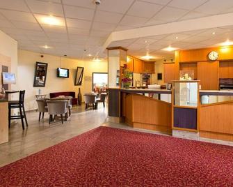 Achat Hotel Stuttgart Zuffenhausen - Stuttgart - Front desk