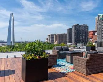 Brick & Bed Riverfront Lofts, P 3M - St. Louis - Balcony