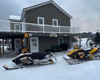 Bear Rock Suites - Colebrook - Building