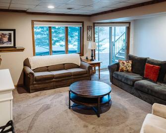 Up North Woodland Retreat - Mountain - Sala de estar
