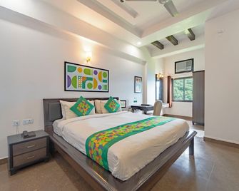 Treebo Shivam Inn Near Singapore Mall - לאקנאו - חדר שינה