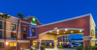 Holiday Inn Express & Suites Henderson - Henderson - Building