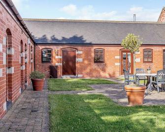 Low Barn - Market Bosworth - Building