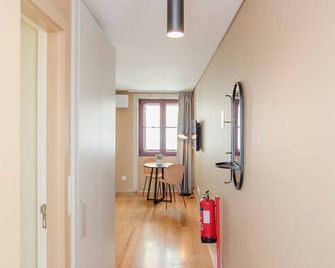 Liiiving in Porto Historic Cl rigos Studio - 4F - Grijo - Hallway