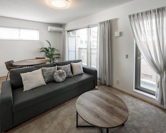 Araha Beachway Inn - Chatan - Living room