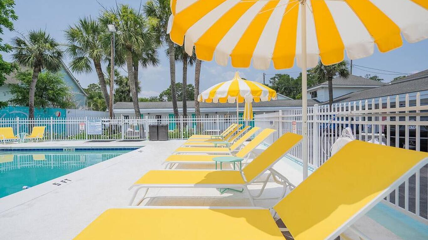 Royal Palms Motel