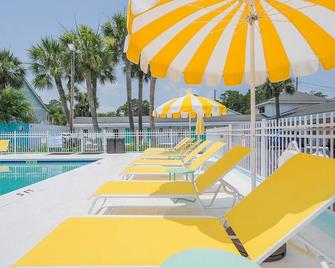 رويال بالمز موتل - تيبي ايلاند - حوض السباحة