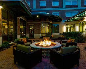 Courtyard by Marriott Little Rock Downtown - ליטל רוק - פטיו