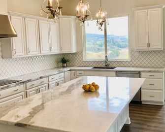 10 Acre Wine Country Estate Incredible Views - Temecula - Kitchen