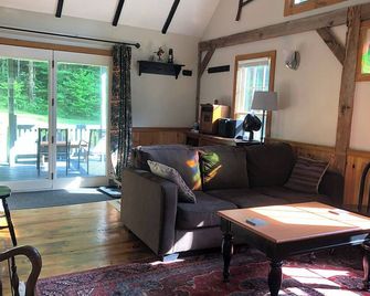 Private Cabin/Pets Ok/Ac/Minutes To Okemo/Fast Wifi - Belmont - Living room