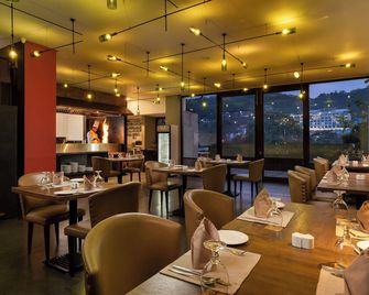 Lake Avenue - Kandy - Restaurant