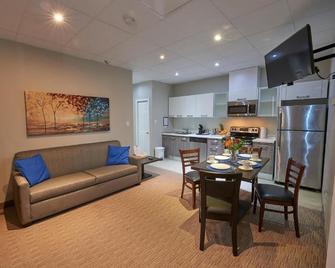 Wasaga Riverdocks Hotel Suites - Wasaga Beach - Living room