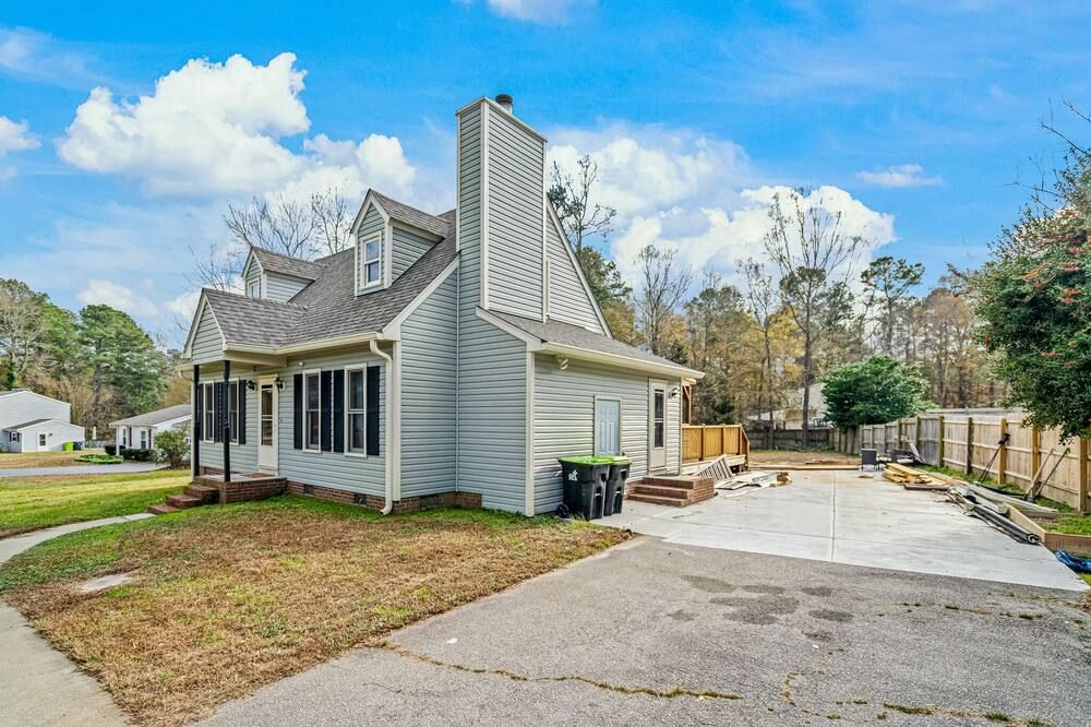 NEW! Cozy Raleigh Home w/ Porch & Fenced yard-Mins to Downtown ! pet friendly - راليغ - مبنى