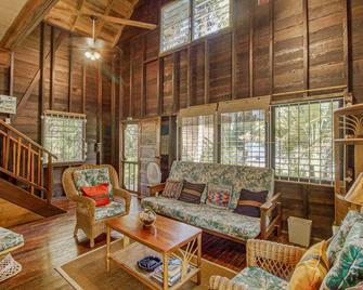 Romantic beachfront home with ocean views, dock, free WiFi, and outdoor dining - Maya Beach - Living room