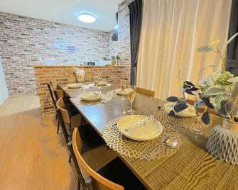 The Feel Onna Villa I -Sora- - Onna - Essbereich