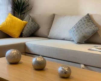 The Hart of Salisbury - Salisbury - Living room