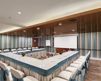 The Elanza Hotel - Bangalore - Sala de reuniones