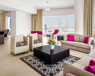 Aparthotel Adagio Premium Dubai Al Barsha - Dubai - Living room