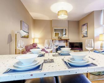 1 Bedroom Accommodation In Dunoon - Dunoon - Dining room