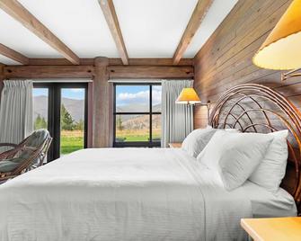 Sun Mountain Lodge - Winthrop - Bedroom