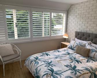 Pacific Heights Holiday Apartments & Munn's Tower House - Merimbula - Bedroom