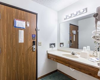 Motel 6 Kewanee Il - Kewanee - Bathroom
