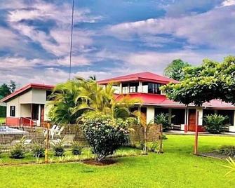 Jardines Arenal - La Fortuna - Byggnad