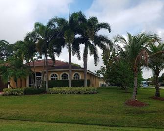 Charming vacation home in Port St Lucie. - Port St. Lucie - Building