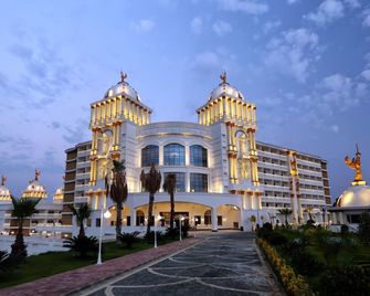 Oz Hotels Sui - Okurcalar - Gebäude