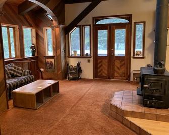 Spacious 4 Season Cabin, Ski in Winter, Lake in Summer - Bear Valley - Sala de estar