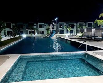 كاسا فيلا بايهاري إ إ إم - Jarretaderas - حوض السباحة