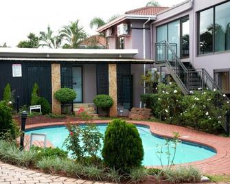 Cozy Nest Guest House - Durban - Piscina